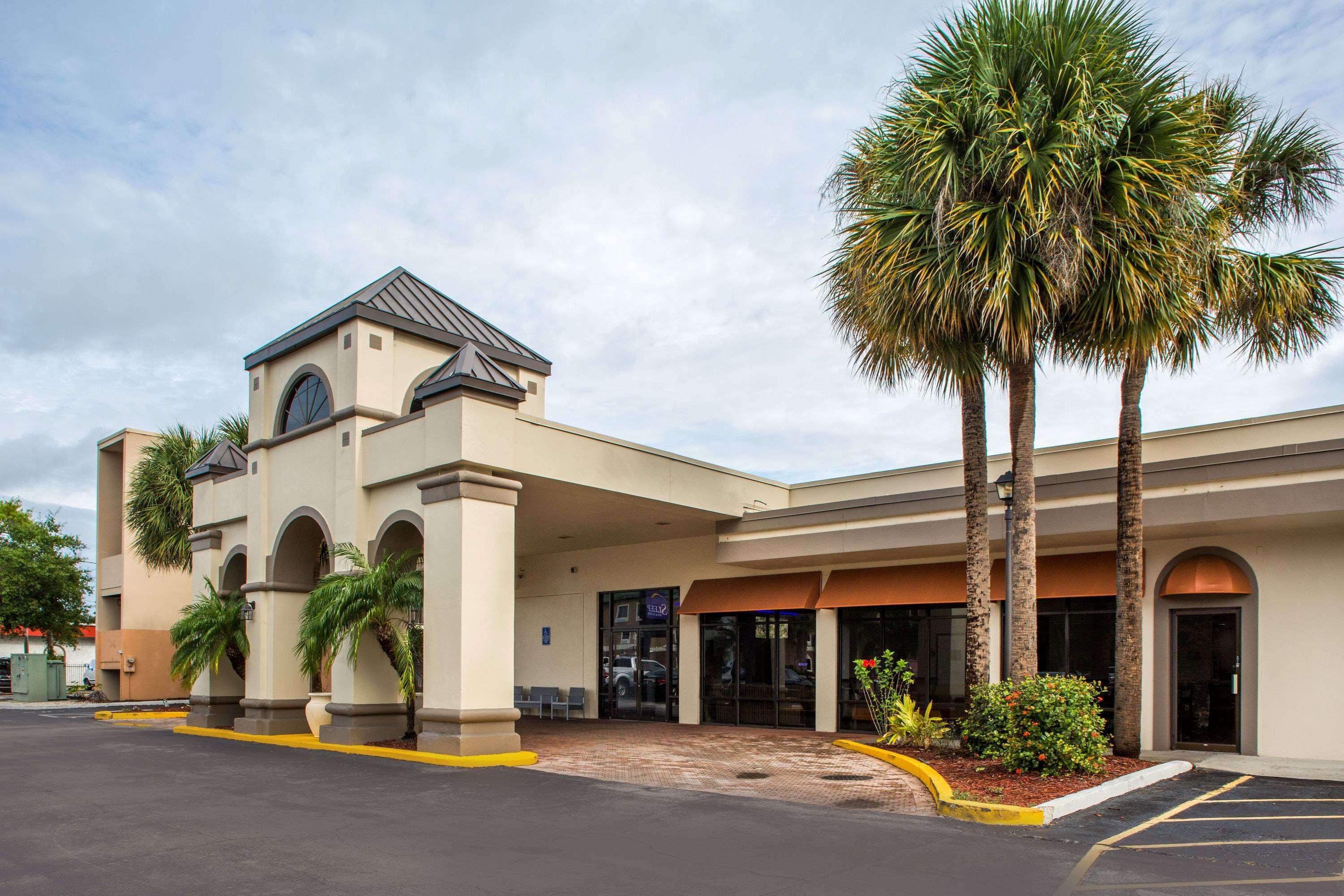 Days Inn & Suites By Wyndham Orlando Airport Exteriör bild